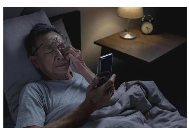 5 việc tưởng vô hại nhưng đang hủy hoại tuổi già, điều thứ 3 rất nhiều người mắc phải
