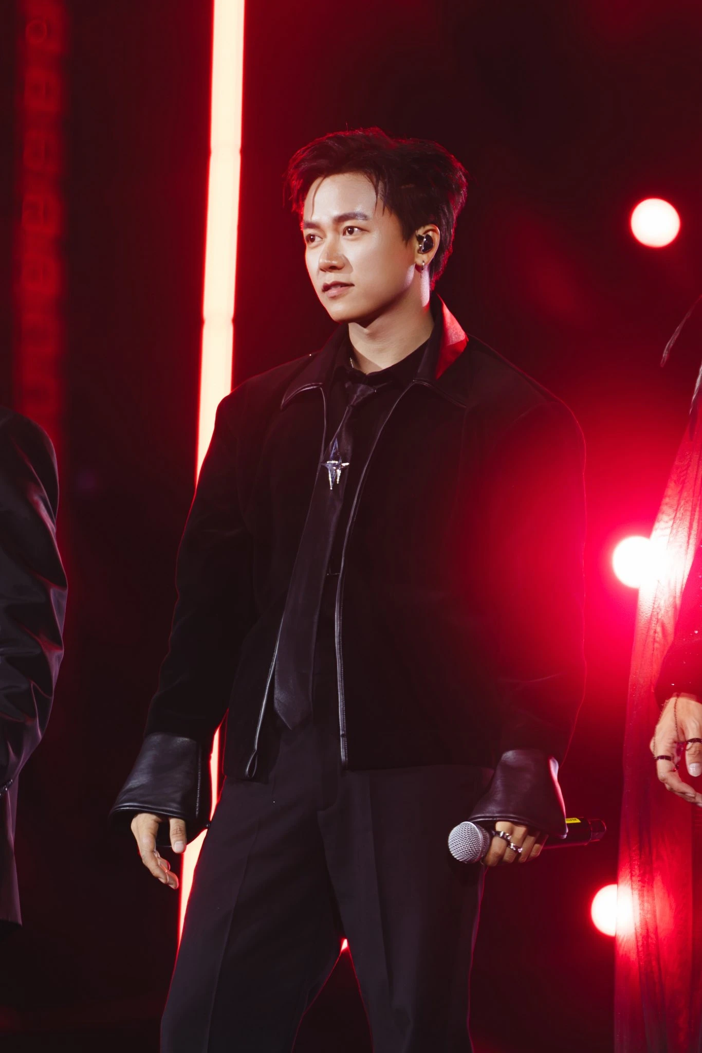 Nhạc sĩ đắt show nhất hiện tại hủy show, người hâm mộ lại nổi trận lôi đình đòi đuổi ekip