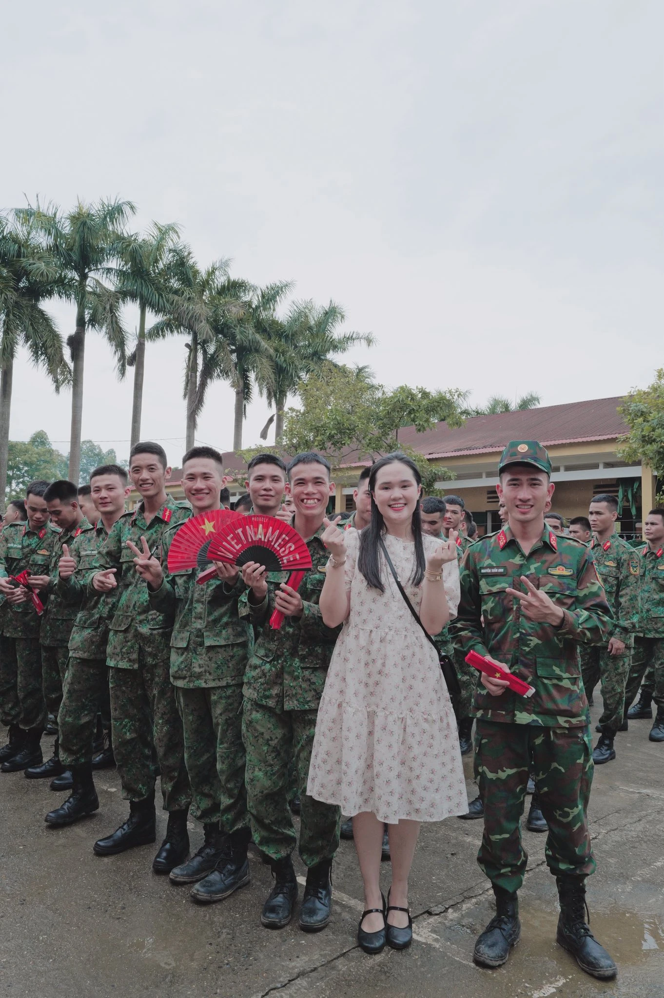 Quỳnh Anh - vợ Duy Mạnh phản pháo khi netizen nhắc nên học cách phối đồ