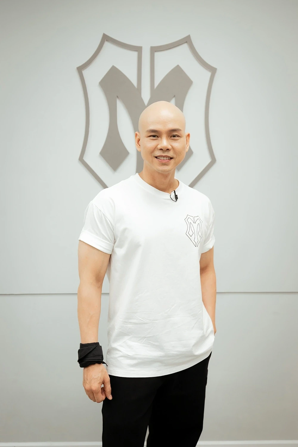 Nam ca sĩ bị bạn mời uống nước chứa chất cấm: Tuổi 50 hôn nhân viên mãn bên vợ là học trò, kém 12 tuổi