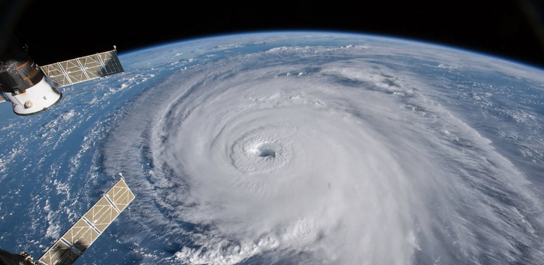 Lốc xoáy có thể san phẳng một vùng rộng lớn, làm biến dạng địa hình quét qua: Con người cần làm gì để sống sót!