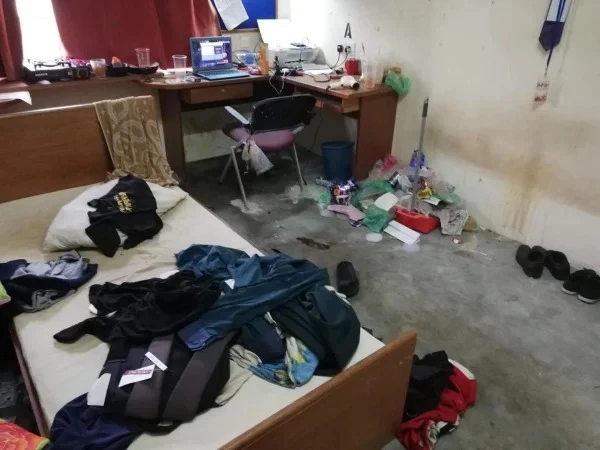 5 kiểu bạn cùng phòng ám ảnh nhất KTX: Ở bẩn vẫn chưa đáng sợ bằng thế này!