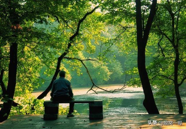 Sau 60 tuổi, có 3 kiểu người nên ít qua lại, 3 điều không nên câu nệ và 3 thứ không nên ăn