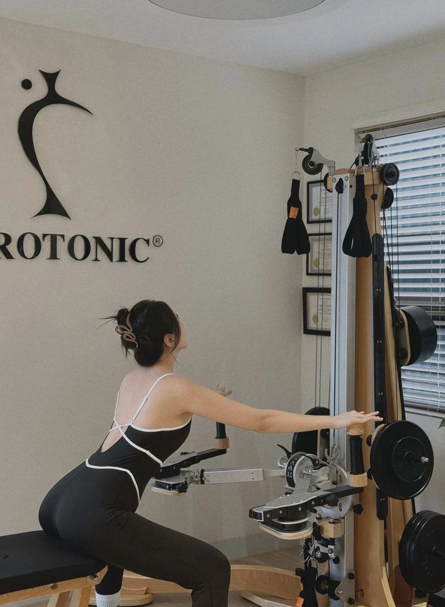 MC Mai Ngọc cực chăm tập môn này lấy lại vóc dáng sau sinh, body căng đét như chưa từng sinh nở!