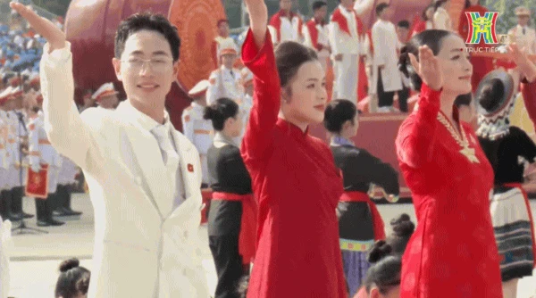 Đây rồi màn đồng diễn được mong chờ nhất Đại lễ 2/9: Dàn nghệ sĩ hát liên khúc Khí Phách Việt Nam, Mỹ Tâm làm rung động triệu trái tim!