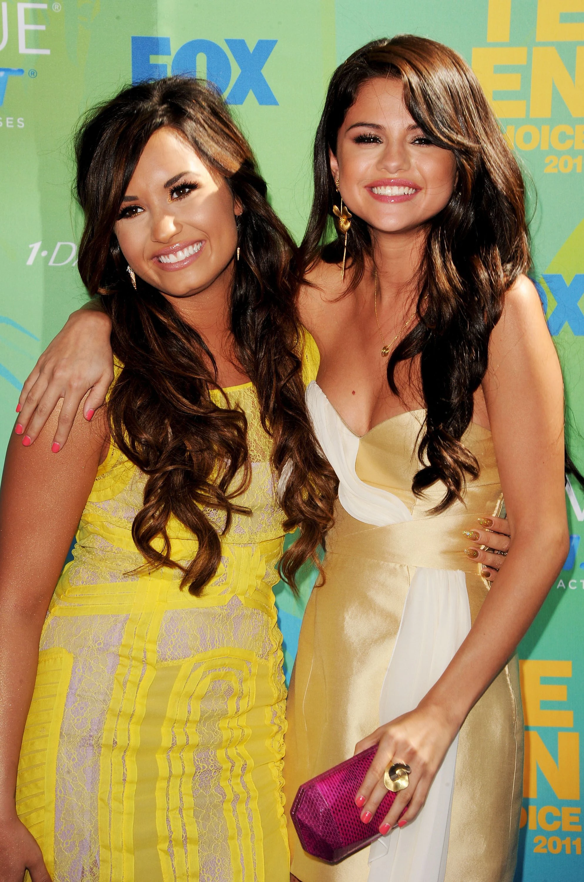Câu trả lời cho tình bạn giữa Selena Gomez và Demi Lovato sau 11 năm cạch mặt