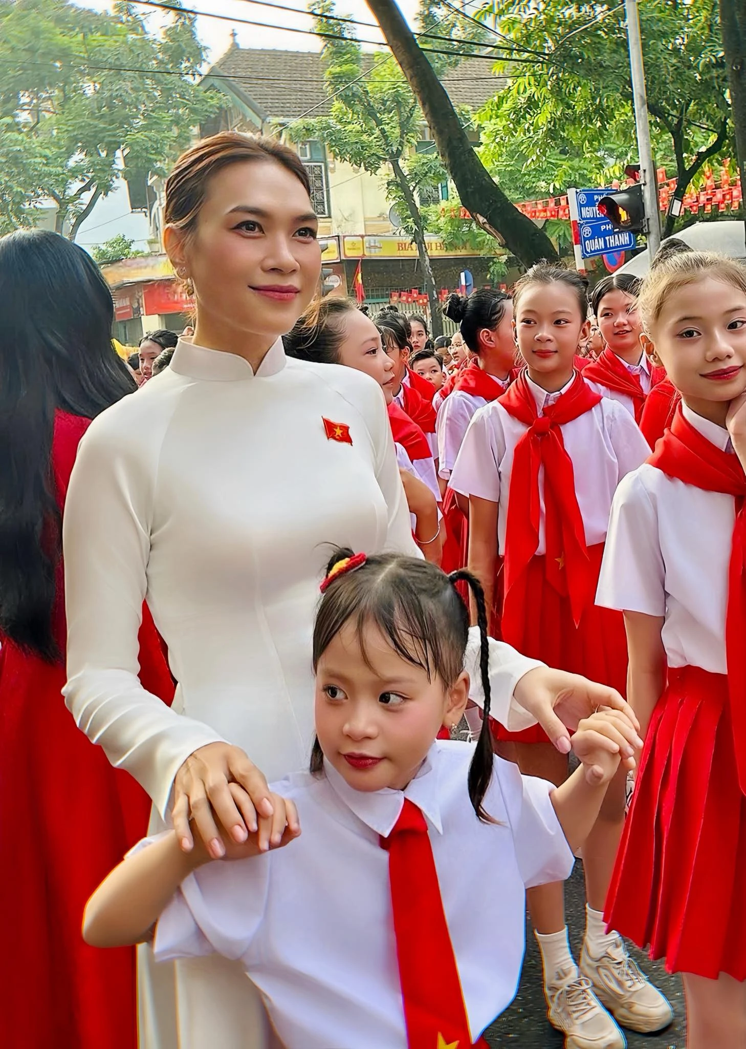 Gia đình bé gái song ca cùng Mỹ Tâm tại Đại lễ 2/9 lên tiếng đính chính 1 điều