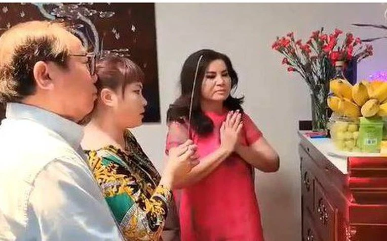 Hoa hậu ly hôn sau 2 tuần cưới: 39 tuổi vẫn độc thân, vừa đến thắp hương xin lỗi nhà chồng cũ