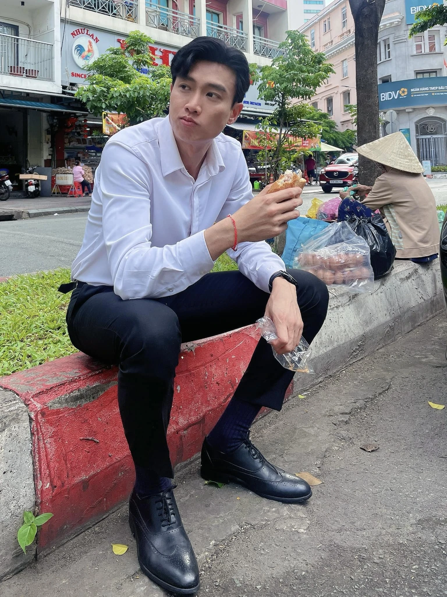 Ngoại hình nam nghệ sĩ sở hữu 2 biệt thự 70 tỷ ở TP.HCM - Cần Thơ, bị đồn đào hoa nhưng U40 chưa vợ