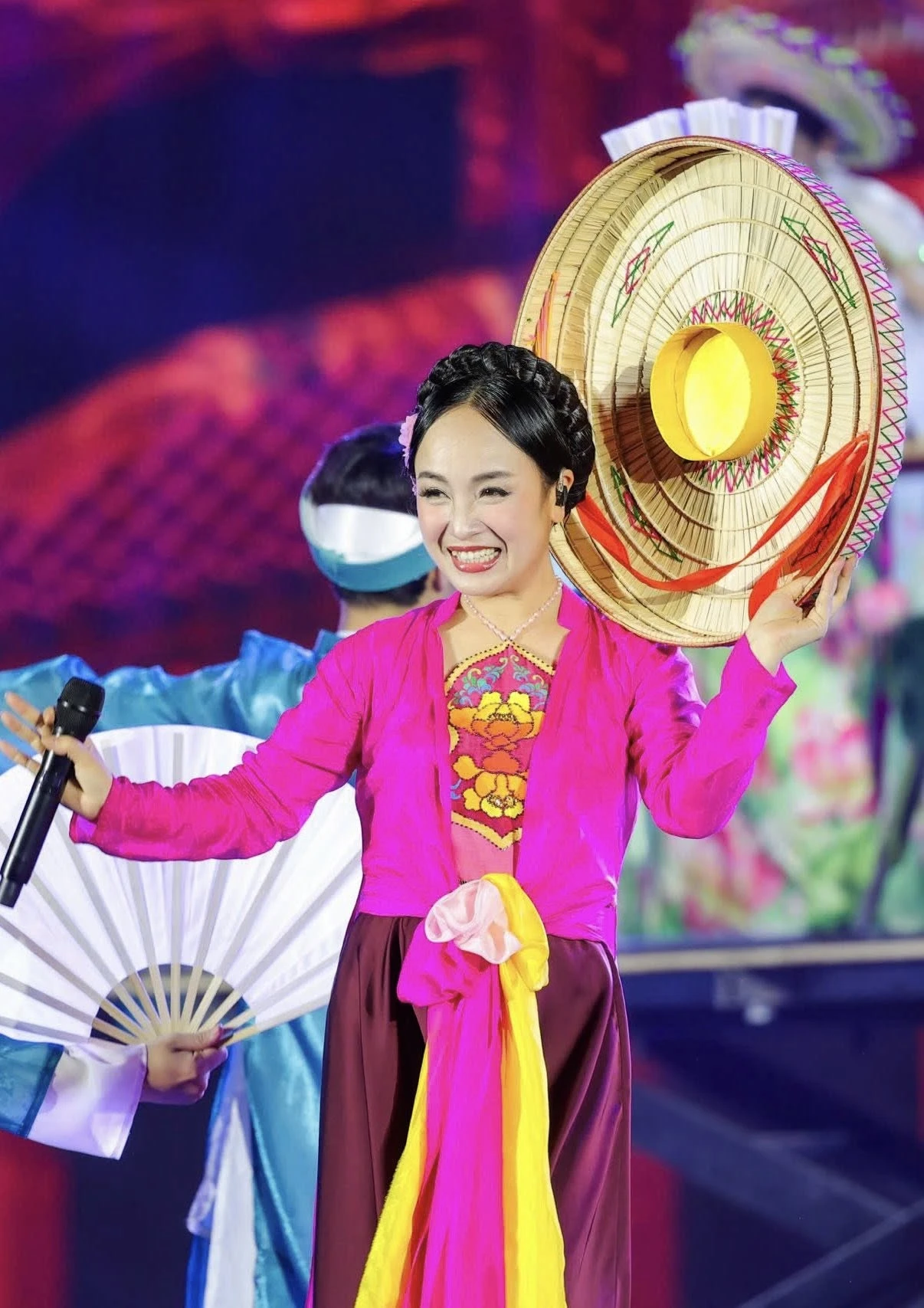 Nữ NSND vừa lên chức giám đốc nhà hát: Mỹ nhân tài sắc vẹn toàn, chồng cũng là lãnh đạo, rất nổi tiếng