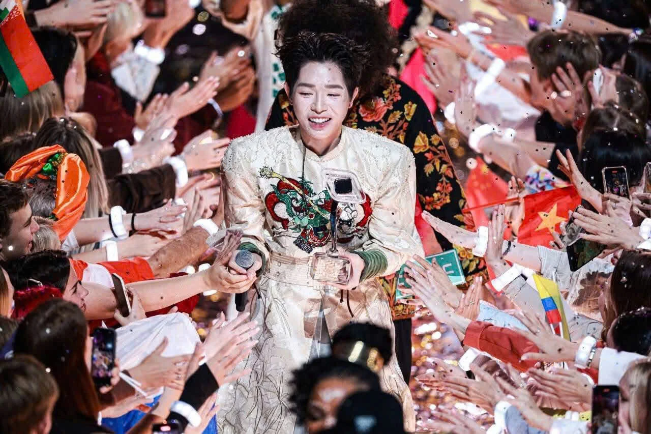 Sao nam Việt đang hot nhất tại Nga: Được đích thân Thủ tướng biểu dương, ngoại hình 