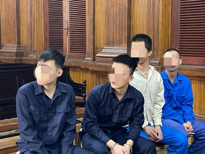 Dấu lặng bao phủ một phiên tòa