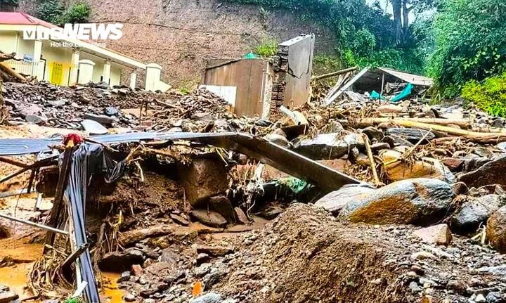 Tin mưa rất to trên 200mm ở miền Bắc và cảnh báo lũ quét, sạt lở tại 10 tỉnh