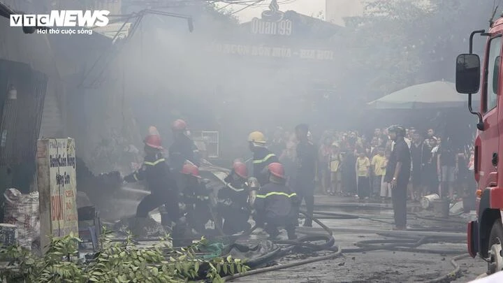 Cháy lớn tại Bắc Ninh, nhiều tài sản bị thiêu rụi