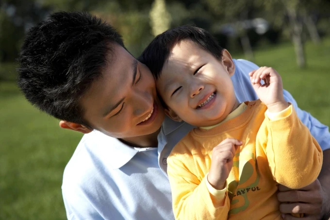 Cha có 3 đặc điểm này, con lớn lên bị ảnh hưởng đến tính cách: Không phải mê tín mà là thực tế cuộc sống