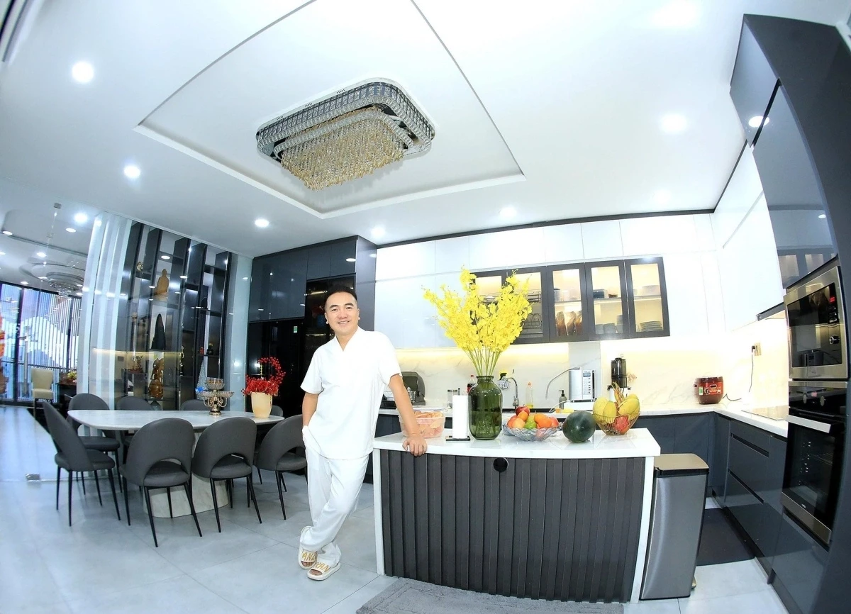 Nam ca sĩ có con riêng với fan, vợ bắt lên chùa thề độc: U50 ở nhà phố 25 tỷ, 6 tầng, ăn chay trường