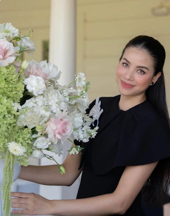 Hoa hậu Phạm Hương khác thường trong ngày sinh nhật, ông xã đại gia vắng bóng