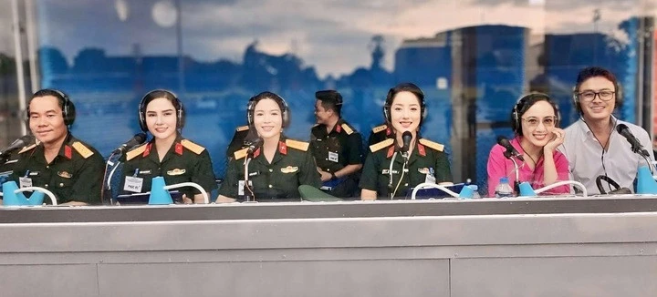 Sắc vóc không kém hoa hậu của Thiếu tá làm MC thuyết minh ở đại lễ 30/4 và 2/9