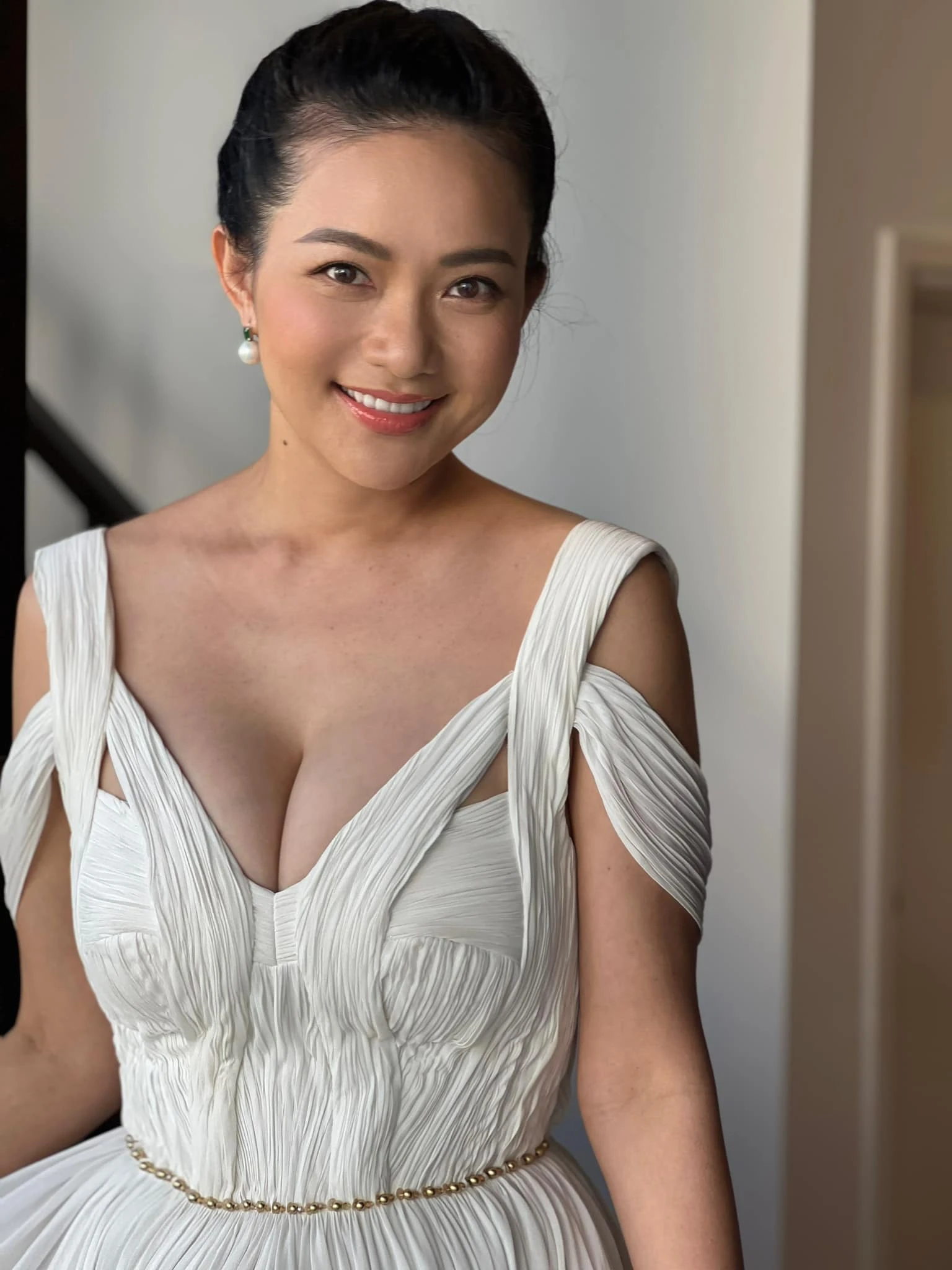 Mỹ nhân Việt được đại gia hơn 26 tuổi tặng biệt thự khắp cả nước, sở hữu tài sản cả 100 tỷ