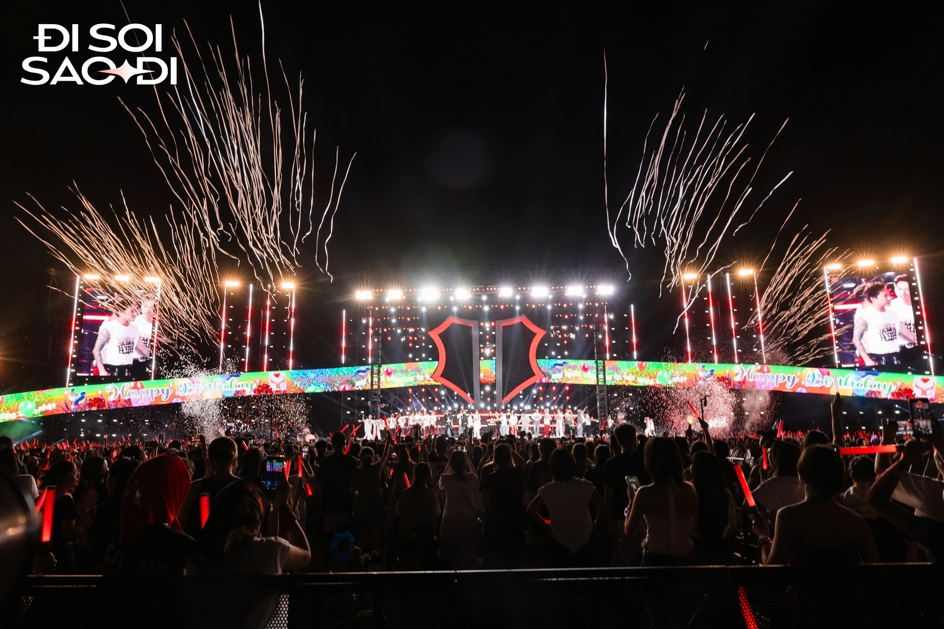 NSND Tự Long lẫn SOOBIN biểu diễn trong im lặng, concert Chông Gai D-7 liên tục gặp sự cố âm thanh khiến fan than trời