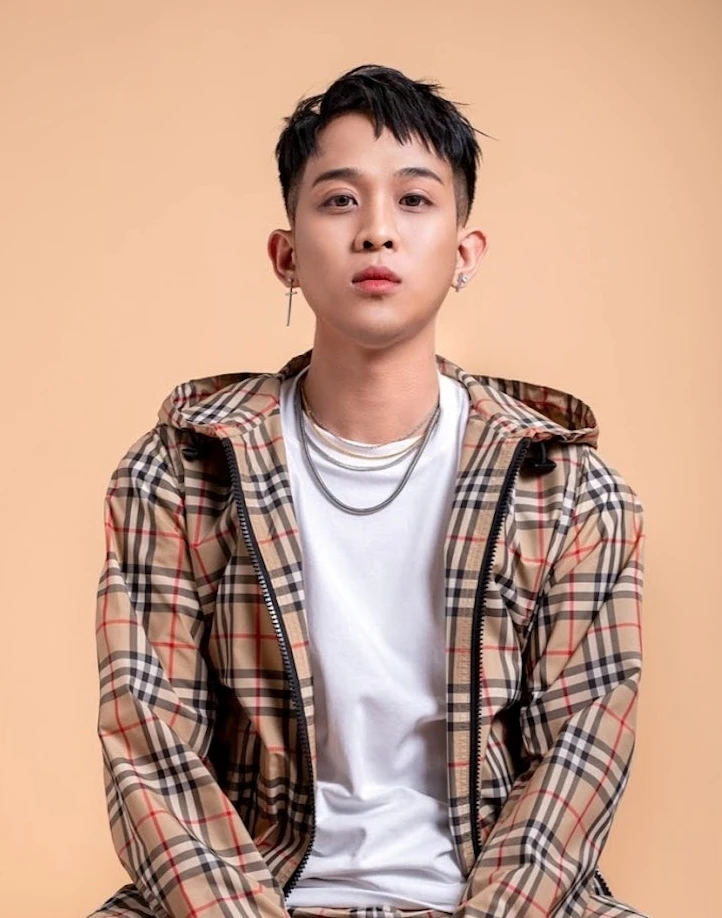 Đột kích quán bar bắt giữ 1 nam ca sĩ quen mặt trong showbiz