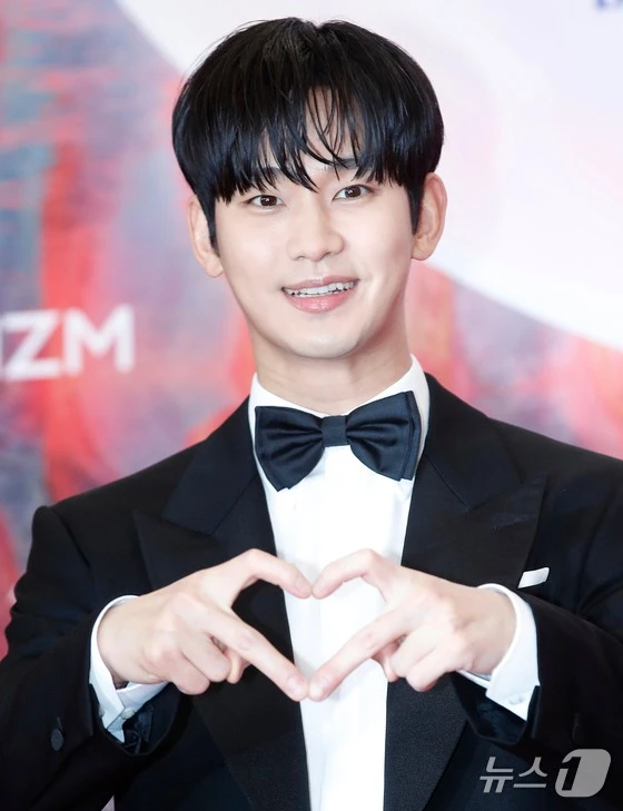 Kim Soo Hyun bùng nổ MXH vì quá điển trai ở Baeksang 2024, vượt mặt loạt siêu sao để nhận giải thưởng lớn
