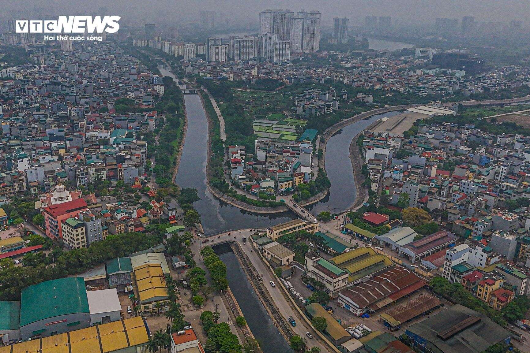 1km 40 họng xả thải, sông Tô Lịch thành cống nước đen lộ thiên