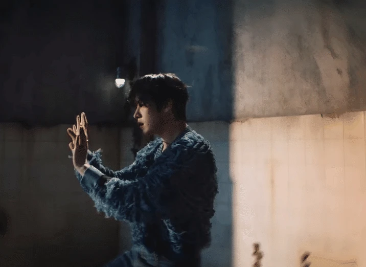 Cú đáp trả của nhóm Kpop bị phân biệt chủng tộc tại Met Gala: Ra luôn MV hát tiếng Anh kết hợp với Charlie Puth!