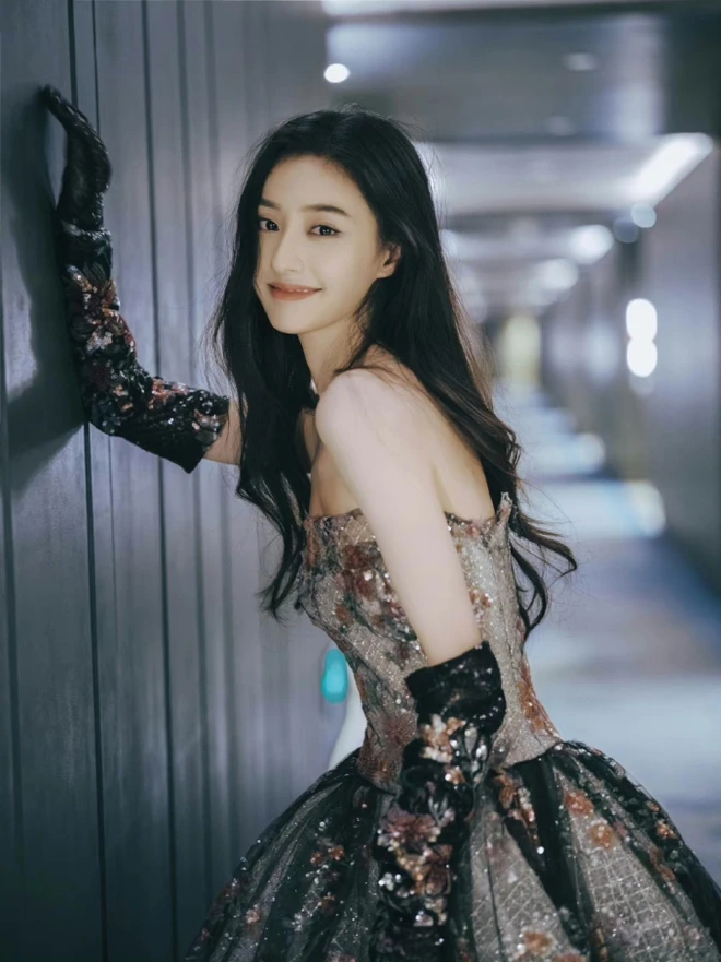 Loạt sao nữ khốn khổ vì bị lộ clip nóng: 