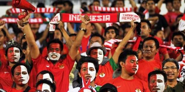 CĐV Indonesia lại có hành vi vừa ngu ngốc vừa gây phẫn nộ sau động thái xin lỗi từ PSSI