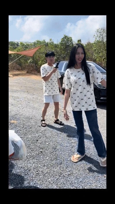 Hé lộ khoảnh khắc Hoa hậu Thuỳ Tiên bịn rịn tạm biệt Lôi Con, thái độ khi đối mặt Quang Linh Vlog gây chú ý