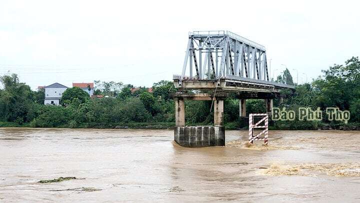 Nguyên nhân vụ sập cầu Phong Châu ở Phú Thọ