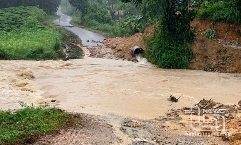 Tìm kiếm 2 bé trai bị lũ cuốn mất tích ở Thái Nguyên