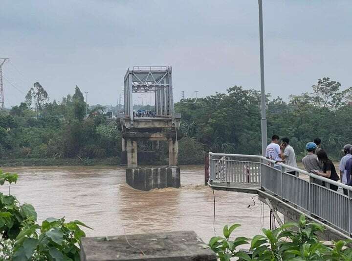 Nạn nhân vụ sập cầu Phong Châu: 