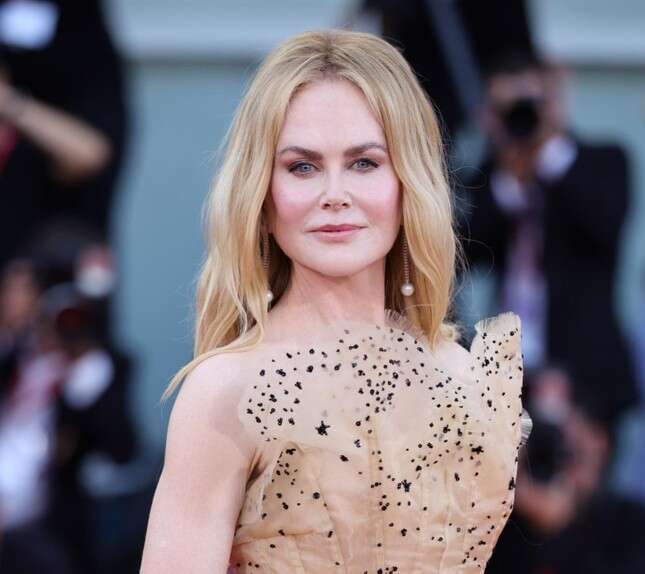 Vừa tới LHP Venice, Nicole Kidman nhận tin mẹ qua đời đột ngột