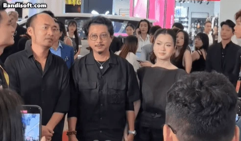 Lộ clip Tiến Luật sượng trân khi bị MC coi thường ngay tại thảm đỏ, netizen bất bình 