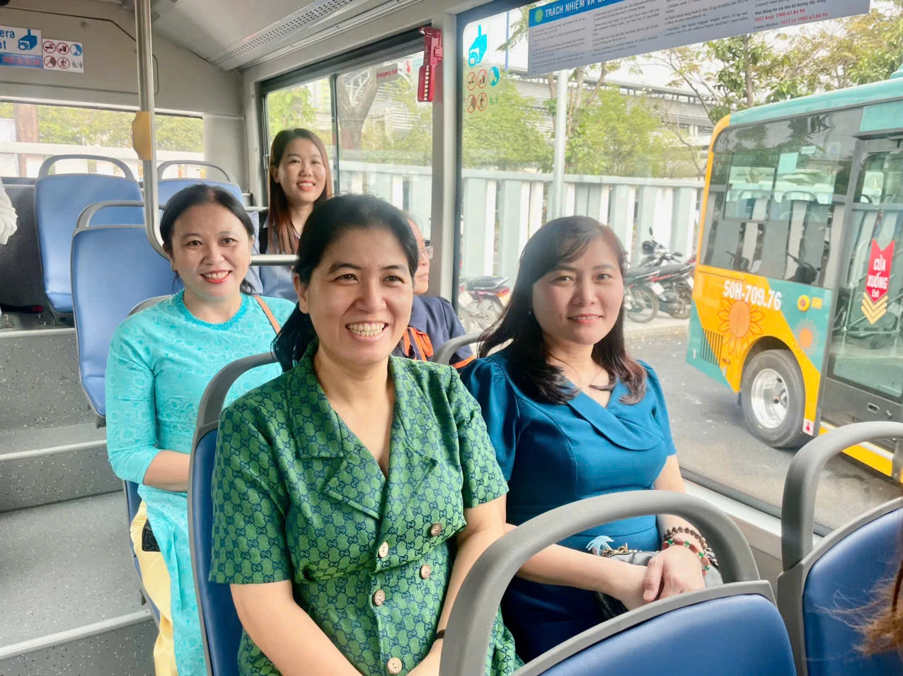 Xe đưa rước cán bộ, công chức từ Bình Dương, Bà Rịa - Vũng Tàu đến TP HCM hoạt động ra sao?