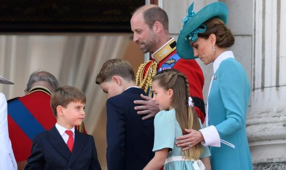 Bí mật bên trong Cung điện Buckingham: Các thành viên Hoàng gia Anh làm gì sau khi xuất hiện ở ban công?