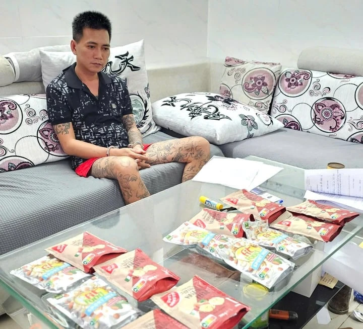 Giấu 5.000 viên thuốc lắc trong gói thuốc giảm cân, gửi về Việt Nam bằng máy bay