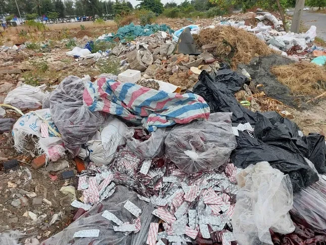 Thuốc còn nguyên vỉ và hạn sử dụng vứt bên đường, Sở Y tế Đà Nẵng nói gì?