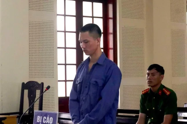 Nước mắt của người mẹ có đứa con trai trượt dài trên con đường 'cơm tù, áo số'