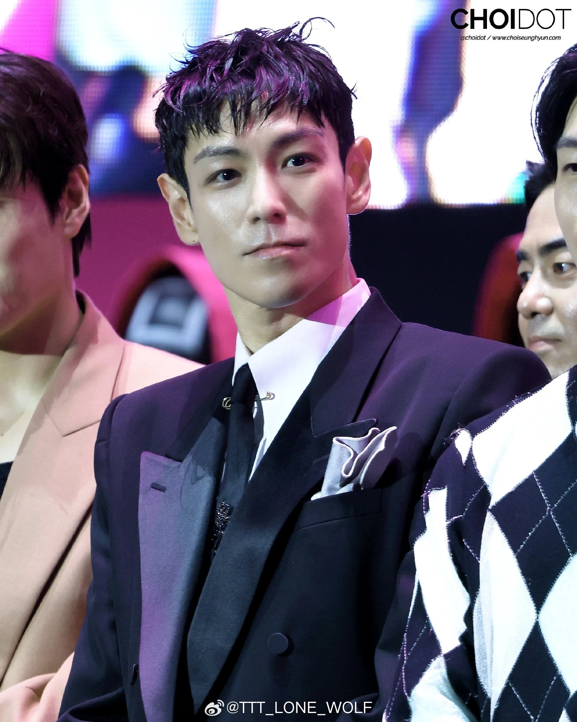 Sốc nặng với “gương mặt ma cà rồng” đáng sợ của T.O.P (BIGBANG), huyền thoại visual xứ Hàn sao lại ra nông nỗi này?