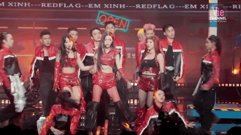 Nước đi sai lầm của Bích Phương khiến 4 Em Xinh đứng trước nguy cơ bị loại