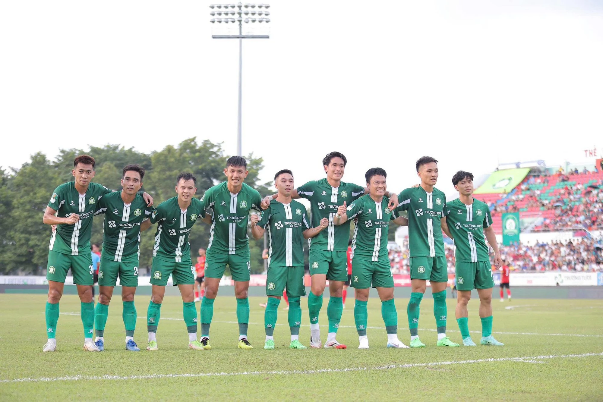 Công Phượng bỏ qua cơ hội giành Vua phá lưới, nhường đàn em sút quả penalty ấn định mùa giải
