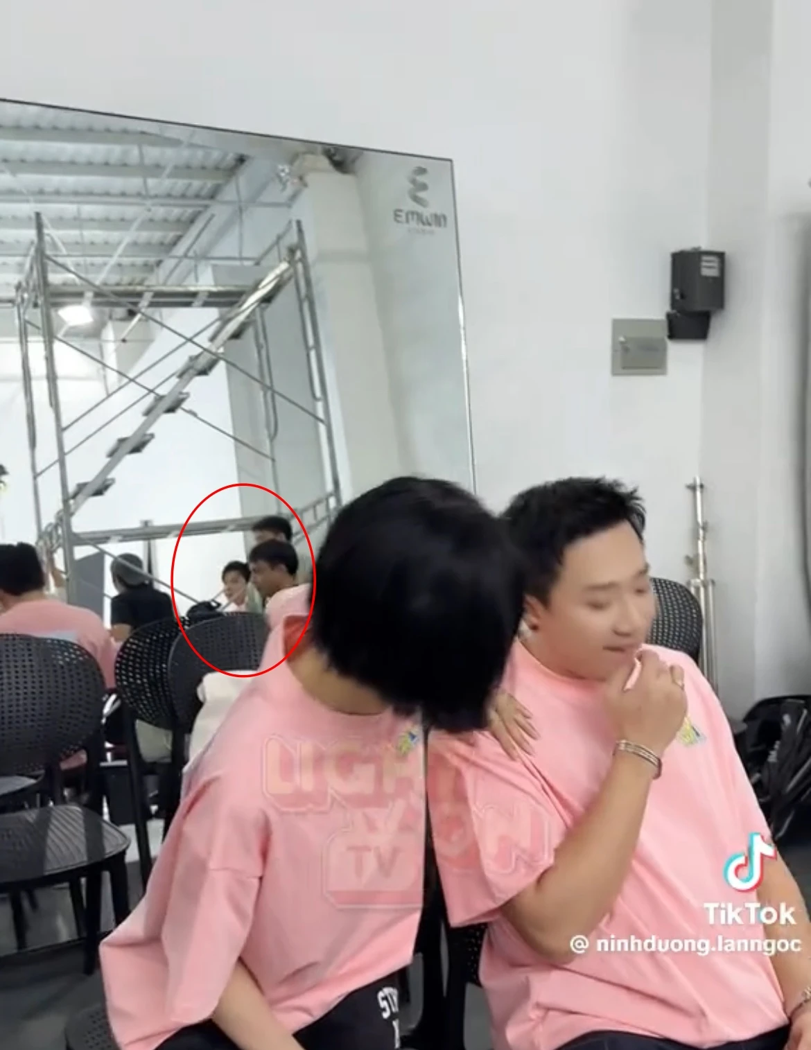 Lan Ngọc để lộ 1 Anh trai visual 