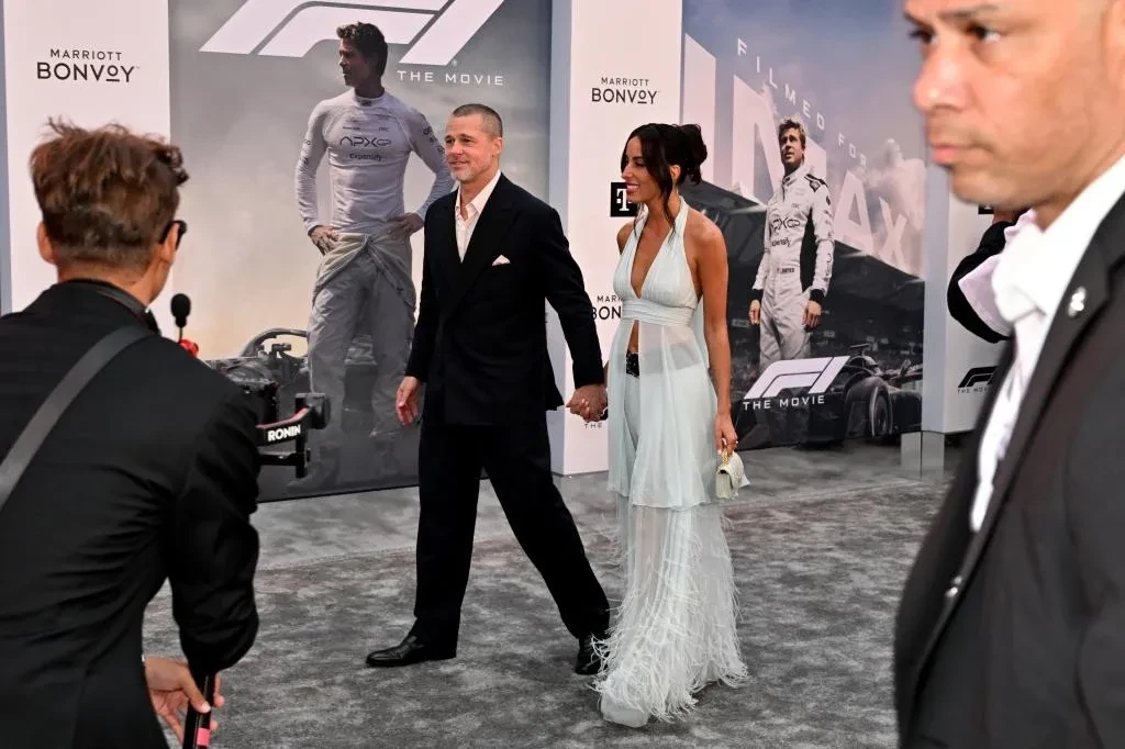 Brad Pitt bên bạn gái kém 29 tuổi