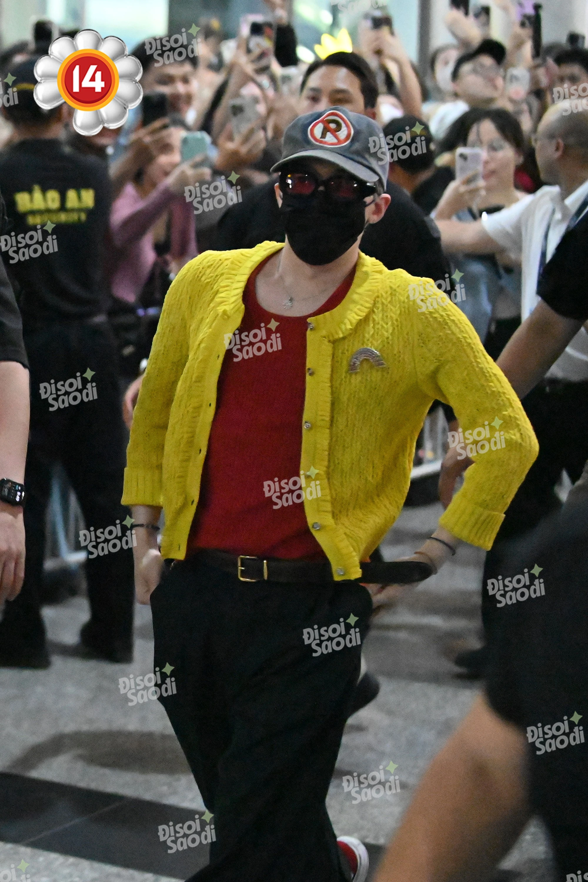 Chùm ảnh fan Việt viral ra MXH quốc tế: Bé áo hồng có kinh nghiệm đu G-Dragon từ năm 1 tuổi chiếm trọn spotlight!