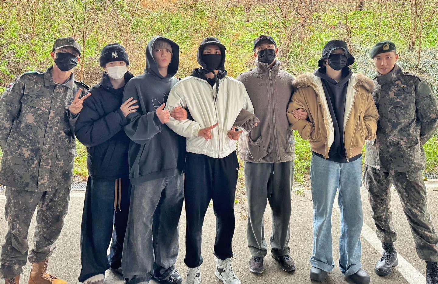 Cả Hàn Quốc chờ đợi BTS trở về