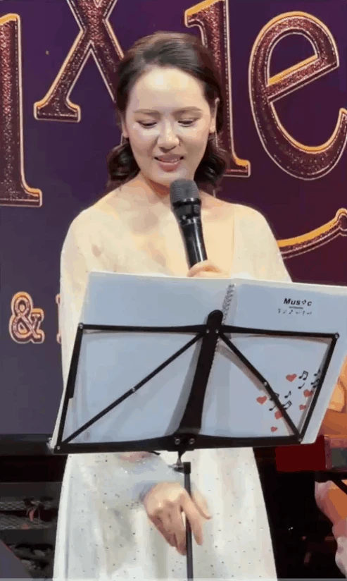 Nữ ca sĩ 2 lần từ chối show Chị Đẹp, nói thẳng 1 Em Xinh: “Ba mấy tuổi đầu còn đi thi”