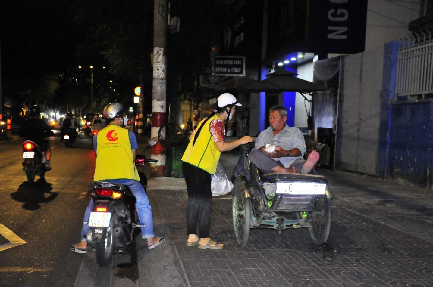 Chương trình “Trăng đêm thứ 7” và mục tiêu không để bất kỳ ai phải ngủ lại lề đường của Vầng Trăng Khuyết